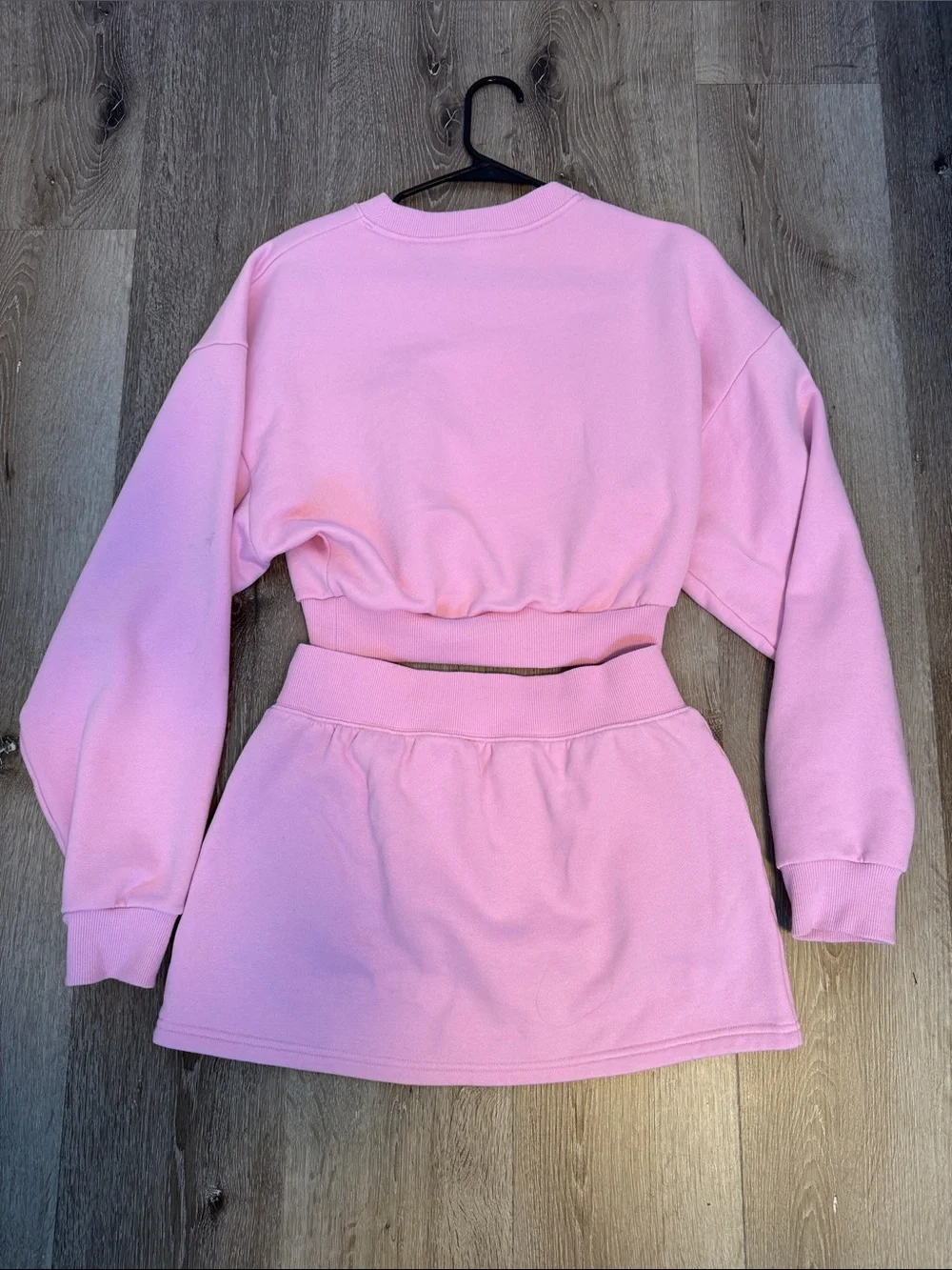 Alo Cropped Sweatshirt & Skort Set in Candy Heart Pink